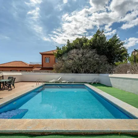 Villa Exclusively Located Golf With Heated Pool *