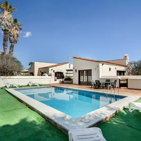 فيلة Exclusively Located Golf With Heated Pool